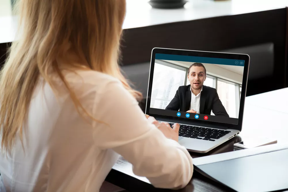 Relancer un recruteur après une entrevue ?