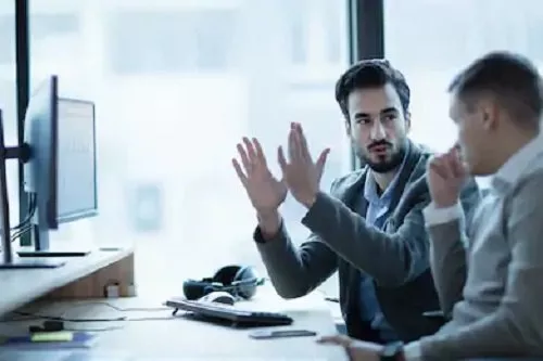 Ingénieurs : 5 façons de mieux communiquer au travail